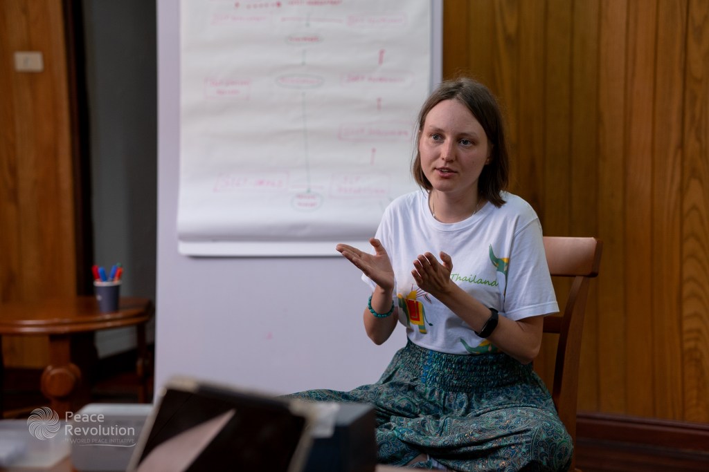 Kas ir meditācijas treneris? Starpība starp treneri un&nbsp;skolotāju.